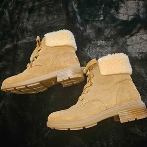 Ugg Harrison Lace Boots, Size 6.